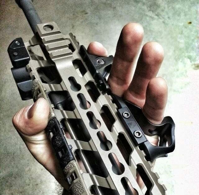 AR-grip.jpeg